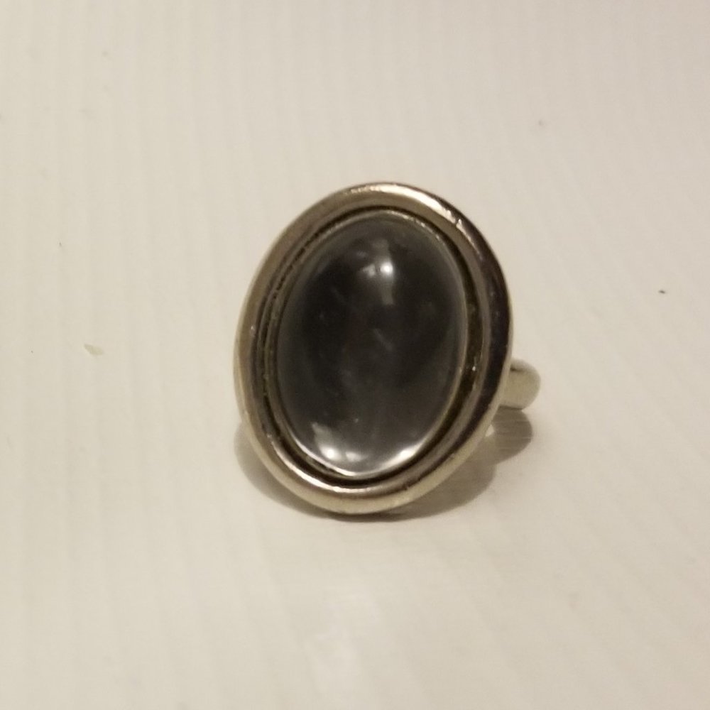 vintage silvertone ring with eerily beautiful gray stone